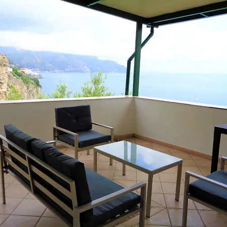 Blue Lagoon Apartment *