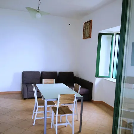 蓝色泻湖公寓 *