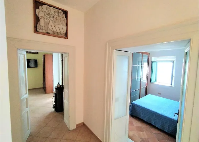 蓝色泻湖公寓 *