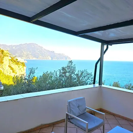 Blue Lagoon Apartment *