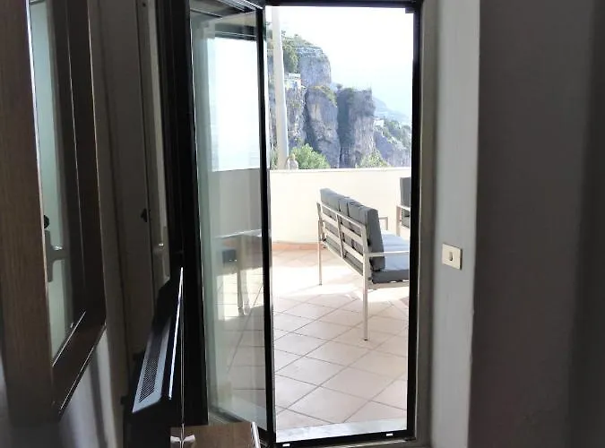 Blue Lagoon * أمالفي